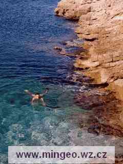 Nudista v sicilském moři